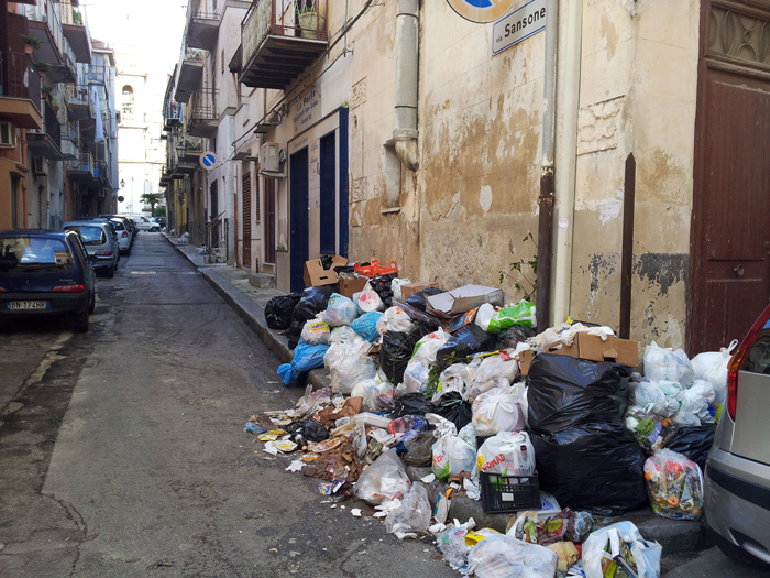 via Sansone - centro storico di Carini